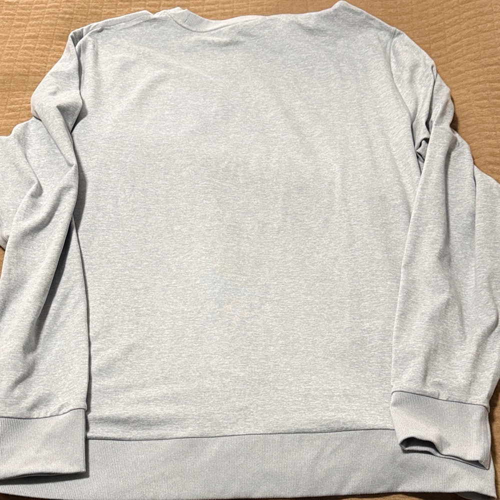 Vuori Women's Light Gray Sweatshirt - Picture 3 of 3